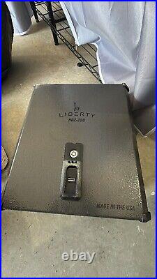 Liberty HDX-250 Smart Vault Biometric Safe With Backup Key AC adapter, Preowned